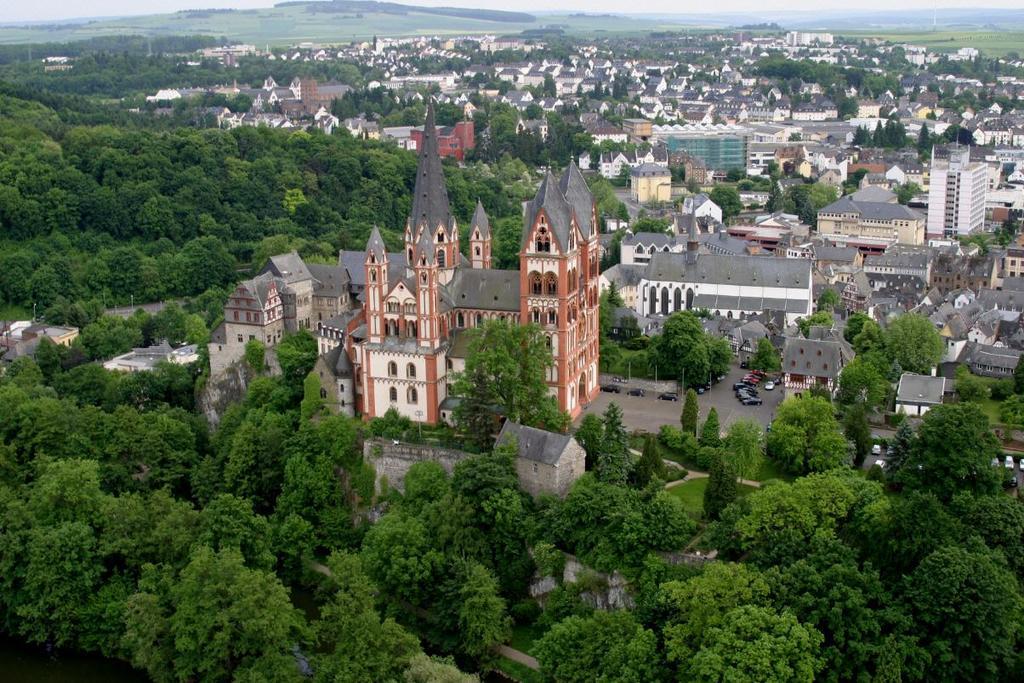 Hotel Gaestehaus Priester Limburg an der Lahn Exterior foto