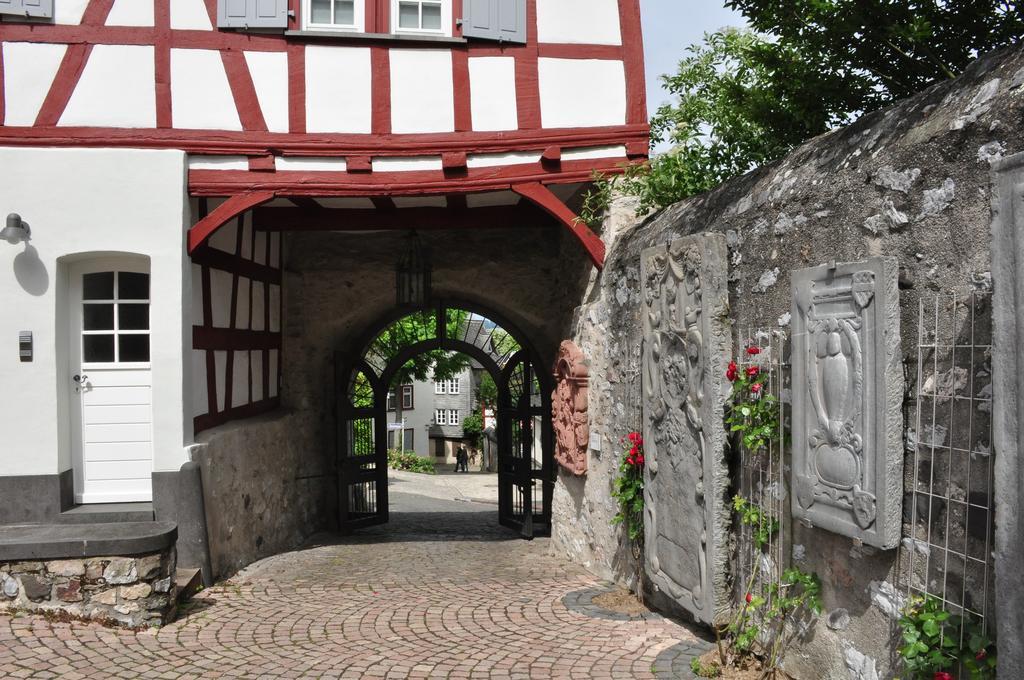 Hotel Gaestehaus Priester Limburg an der Lahn Exterior foto