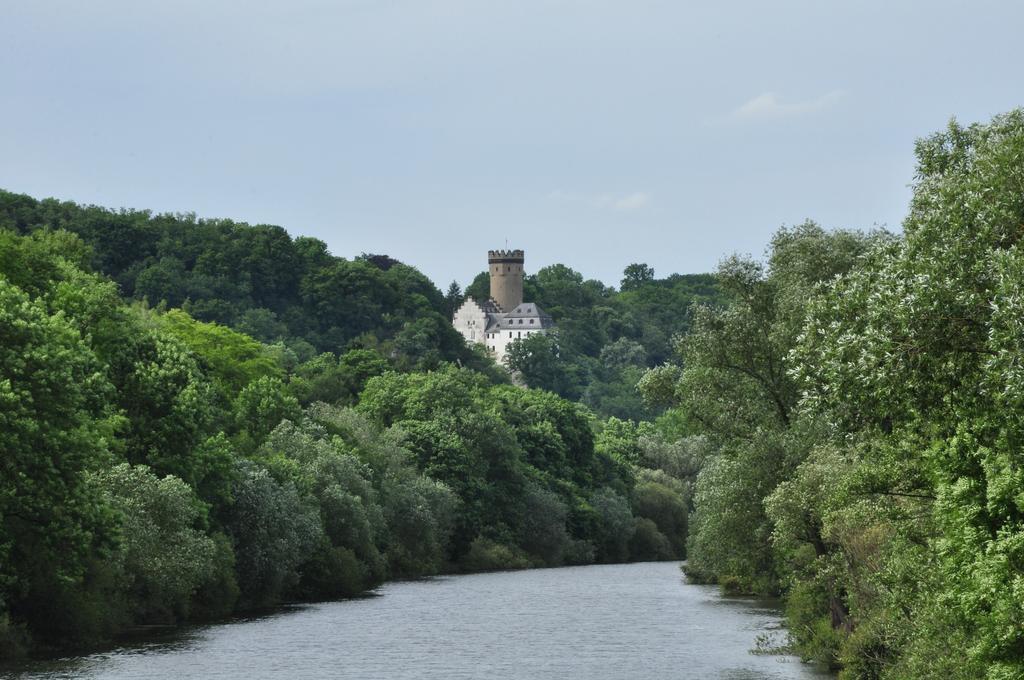 Hotel Gaestehaus Priester Limburg an der Lahn Exterior foto